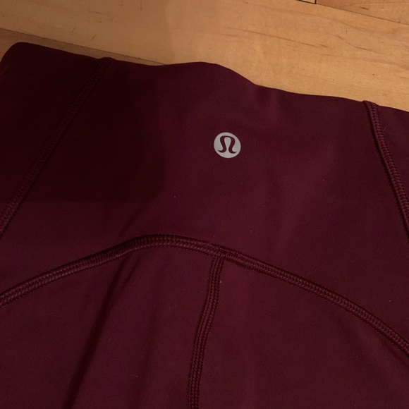 lululemon size 2 cropped leggings - Picture 3 of 4